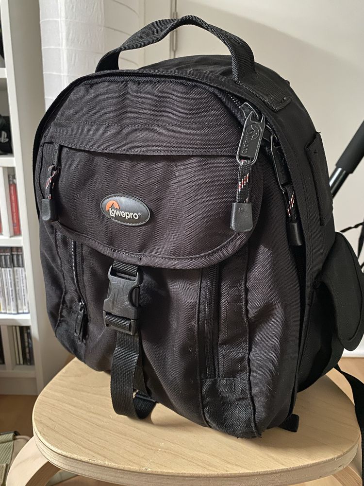 Mochila Lowepro Micro Trekker 200