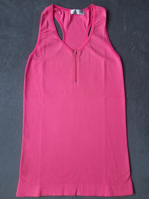 Różowa koszulka na ramiączkach