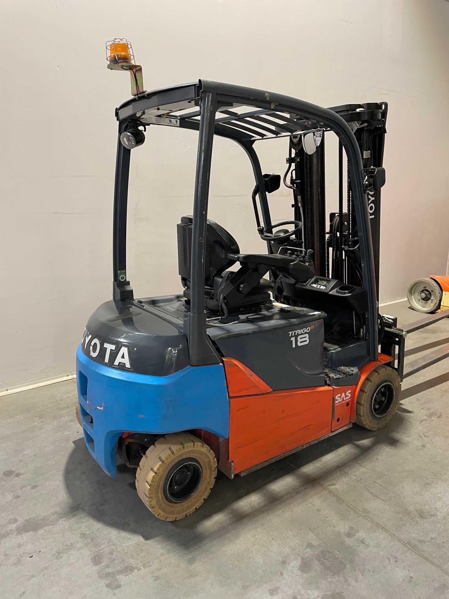 Wózek widłowy elektryczny TOYOTA 8FBMT18 / udźwig 1.8T / TRIPLEX