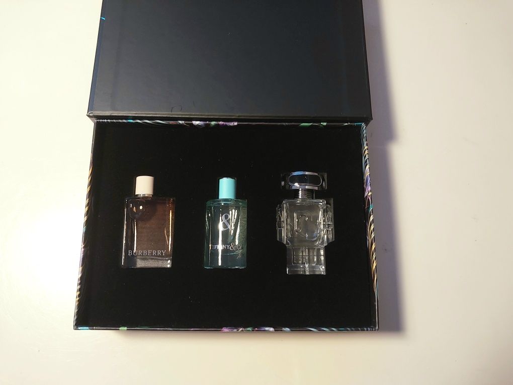 Zestaw miniaturek perfum