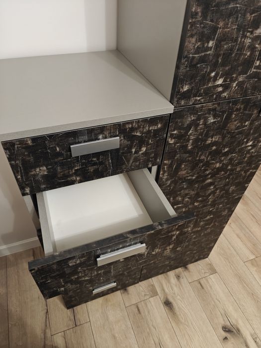 Szafka biurowa na segregatory i szuflady