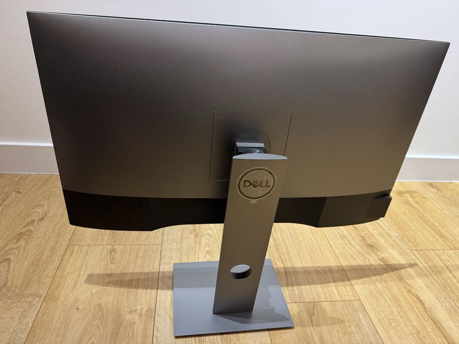 Monitor DELL U2719D 27” pivot stan idealny