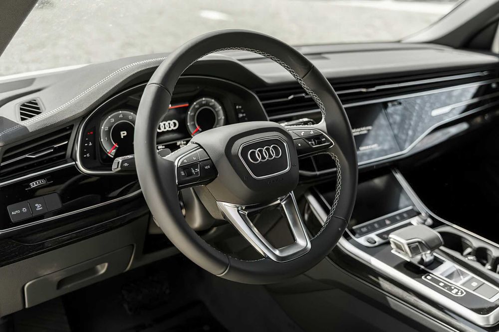 Audi Q8 PREMIUM      2025