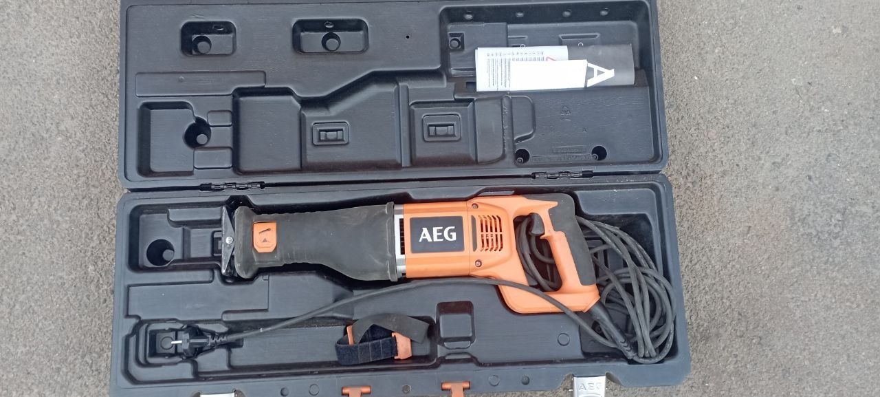 Сабельная пила АEG US 1300 XE