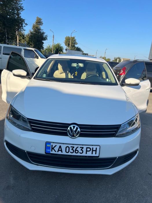 Автомобіль джетта в максимальній комплектаціі