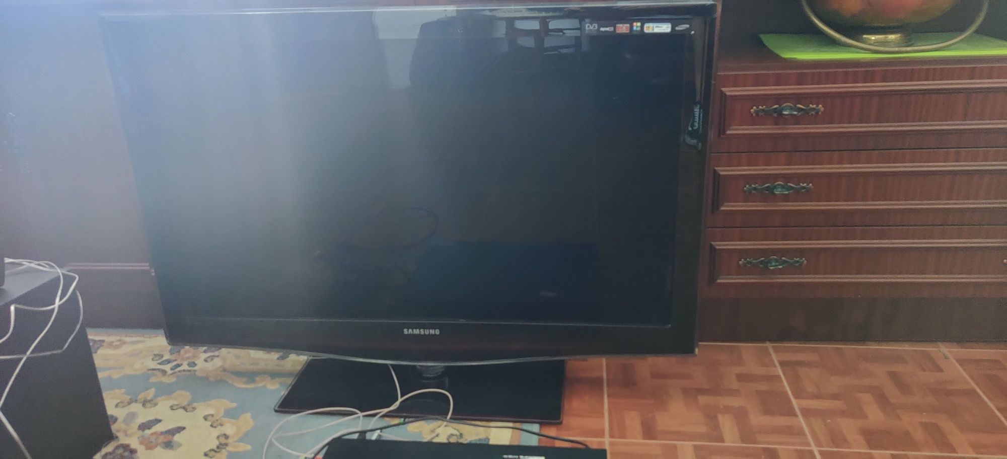 Televisão LG e sistema de som