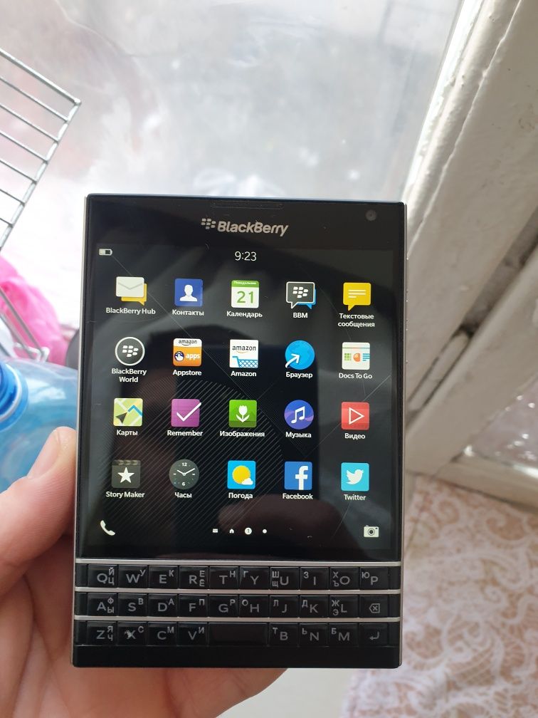 Blackberry Pasport