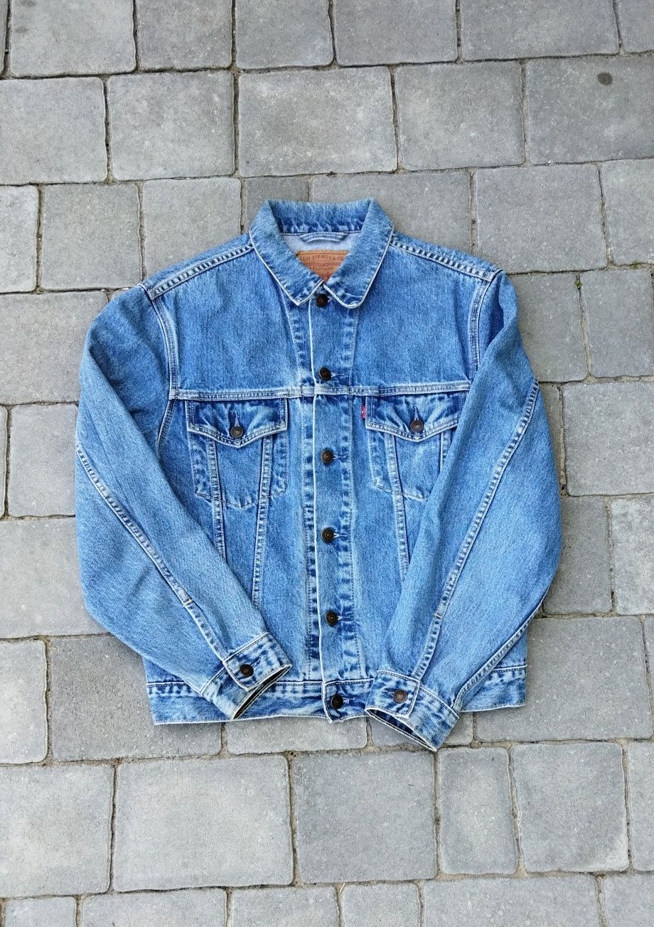 Розмір М Levis джинсовка чоловіча