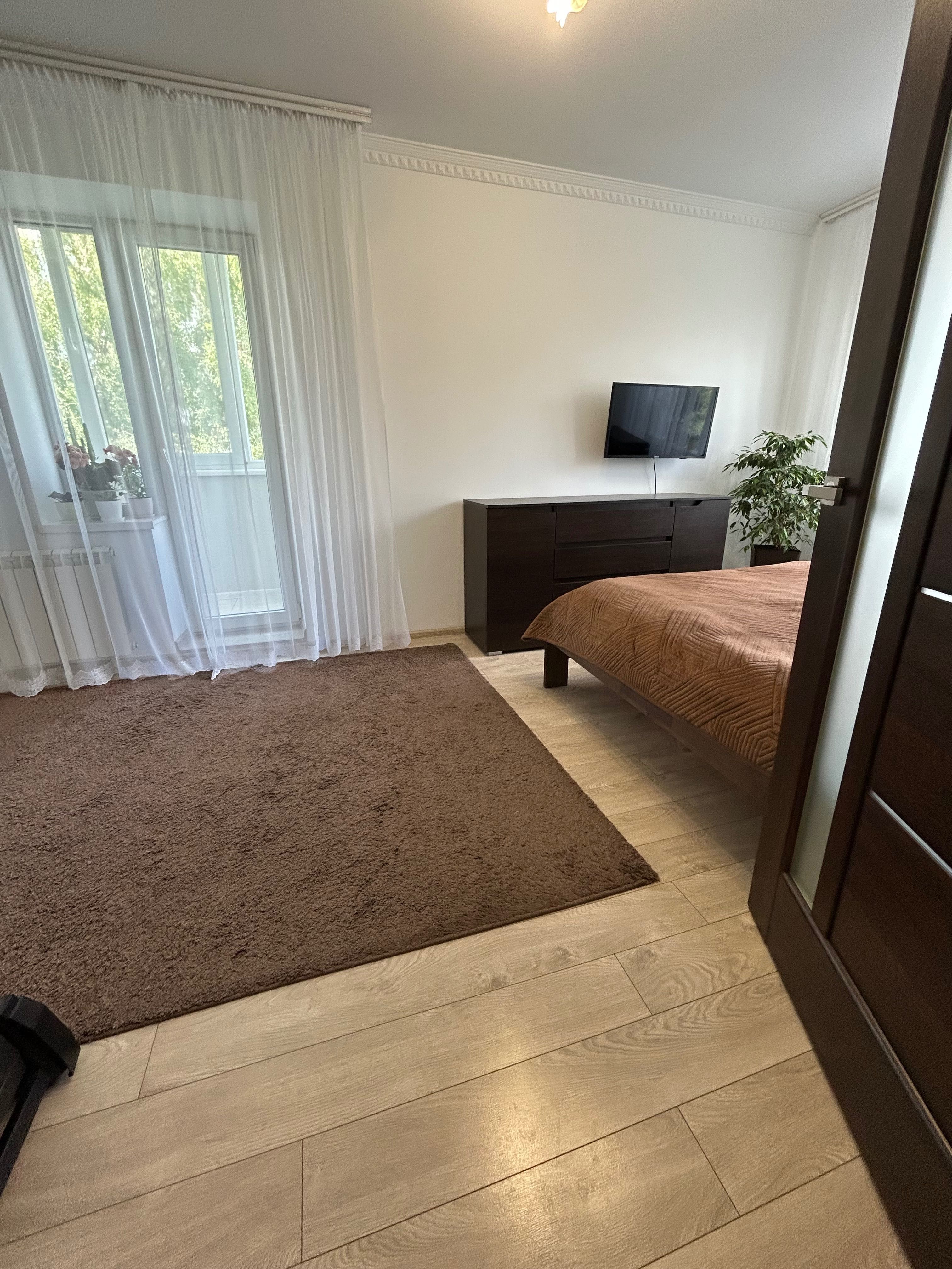 1-кім .вул.Корольова 35м .4/9 П є/р-39900дол торг