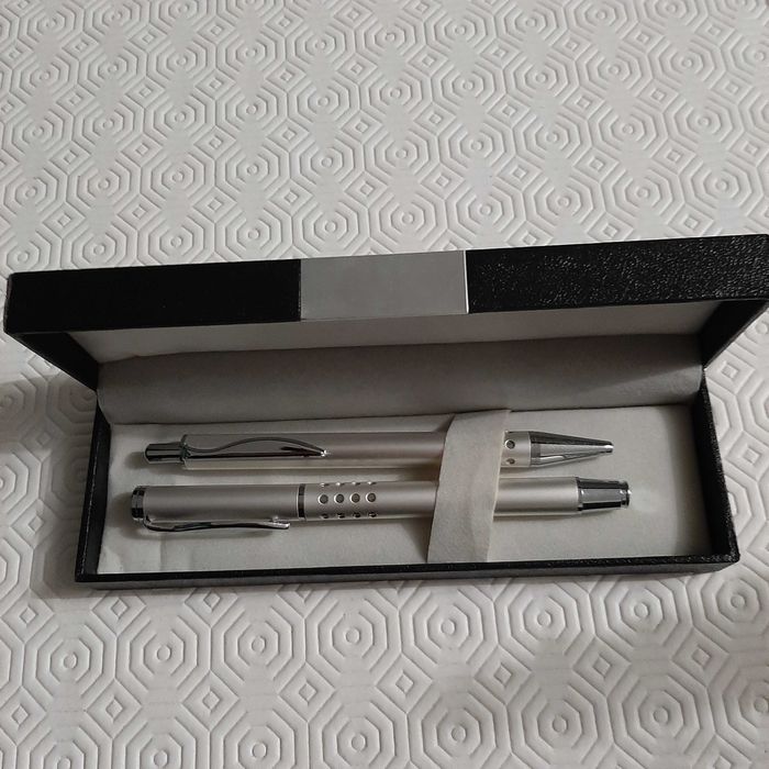 Conjunto de caneta e lapiseira com caixa