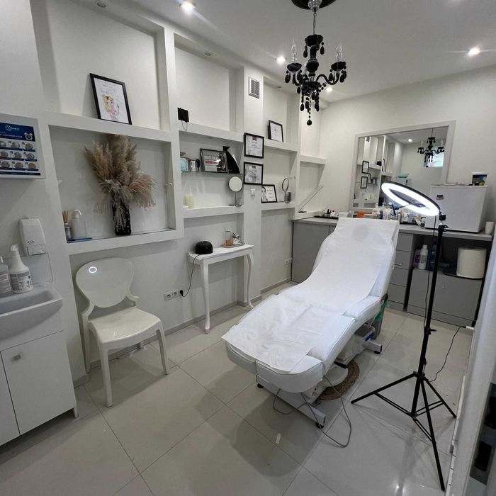 Podnajmę stanowisko do manicure