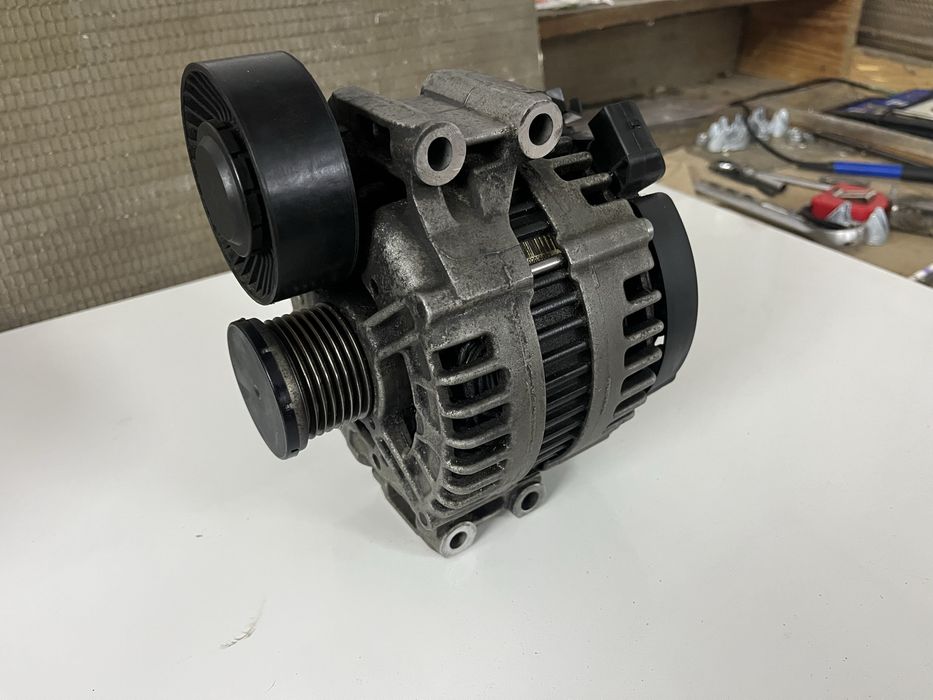 Alternator BMW E91 2.0i (2008) – oryginał, sprawny