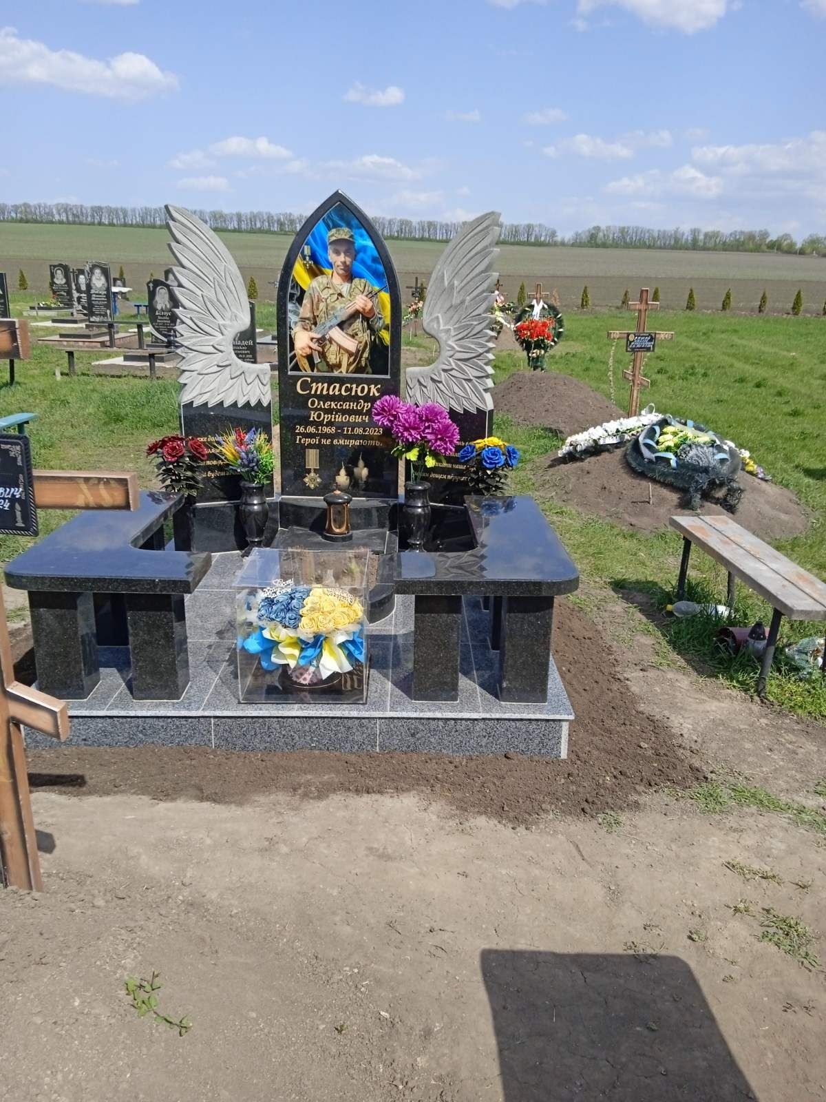 Пам'ятники Тальне, Вибір,Якість,Повага "