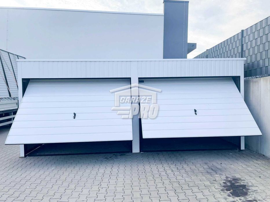 Garaż blaszany 6x7 Brama uchylna x2 + drzwi biały spad w tył GP140