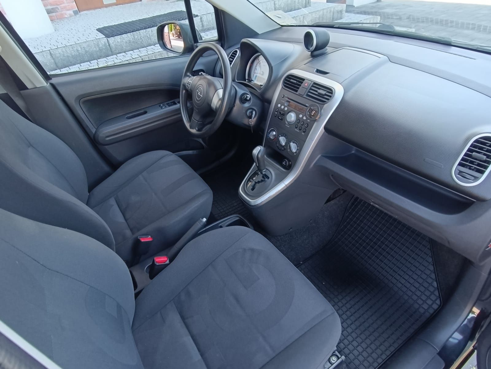 Świeżo sprowadzone Opel Agila Automat