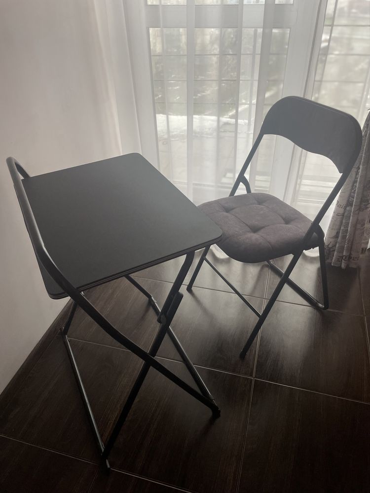 Робоче місце (складний стіл та стілець)