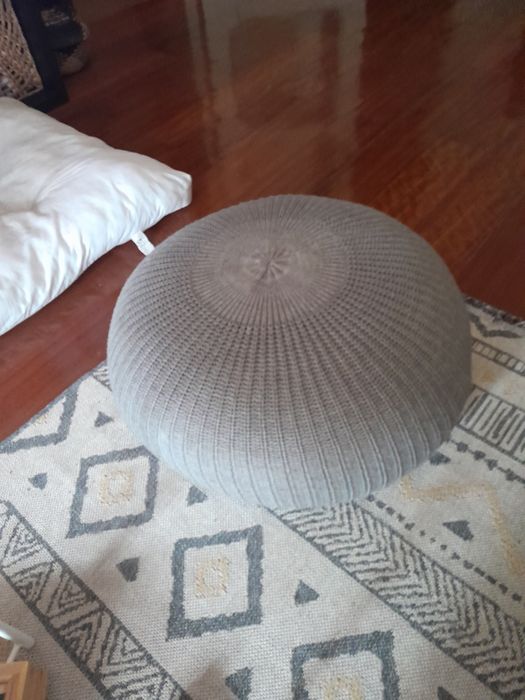 Puf ikea cinzento