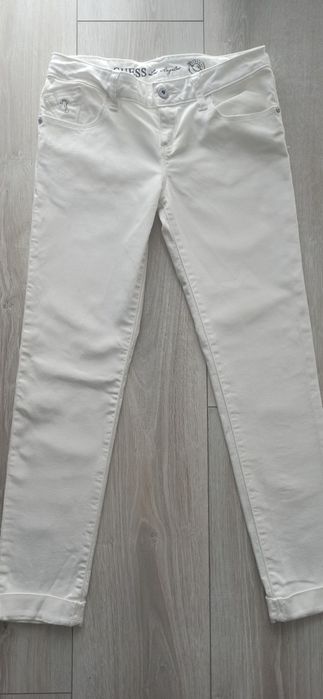 Białe z dżinsowego streczu rurki Guess. R 152 cm. Stan bardzo dobry.