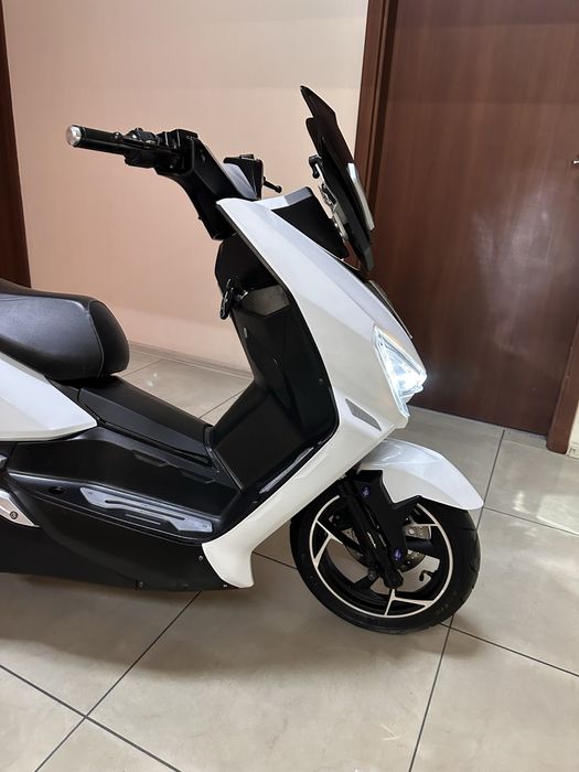 Aima Tiger 2000W-12 колеса электроскутер, мопед