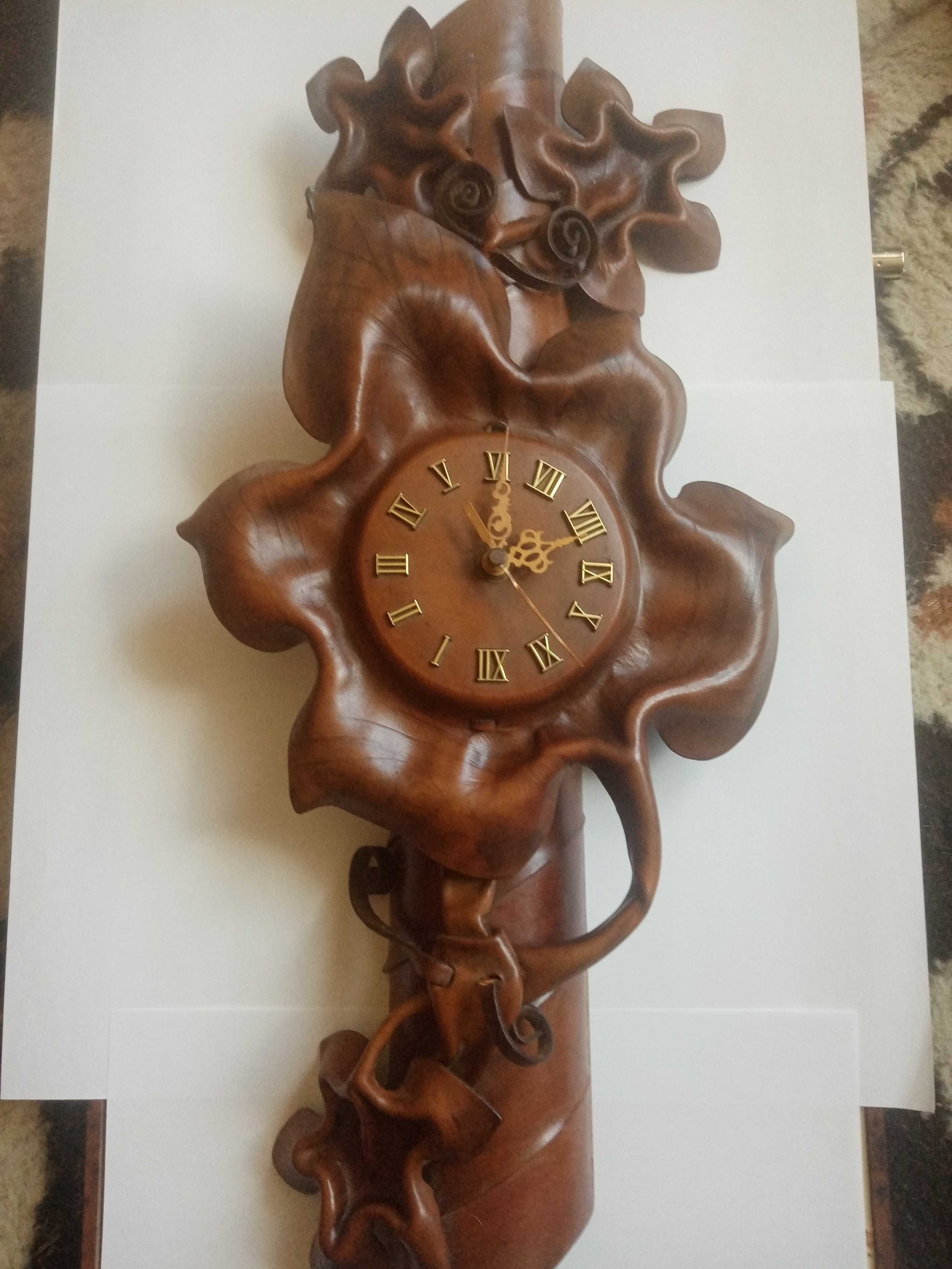 Piękny zegar ścienny - SKÓRA  ( około 25-letni ) , dł. 56 cm
