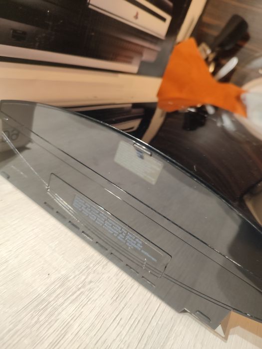 Konsola Ps3 CECHC04 kompletna, idealna, niewiele używana