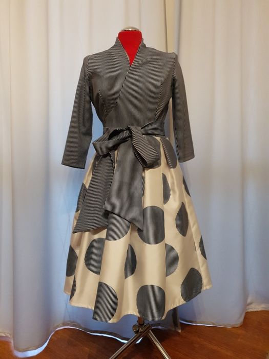 Przepiękna bardzo elegancka sukienka roz 38