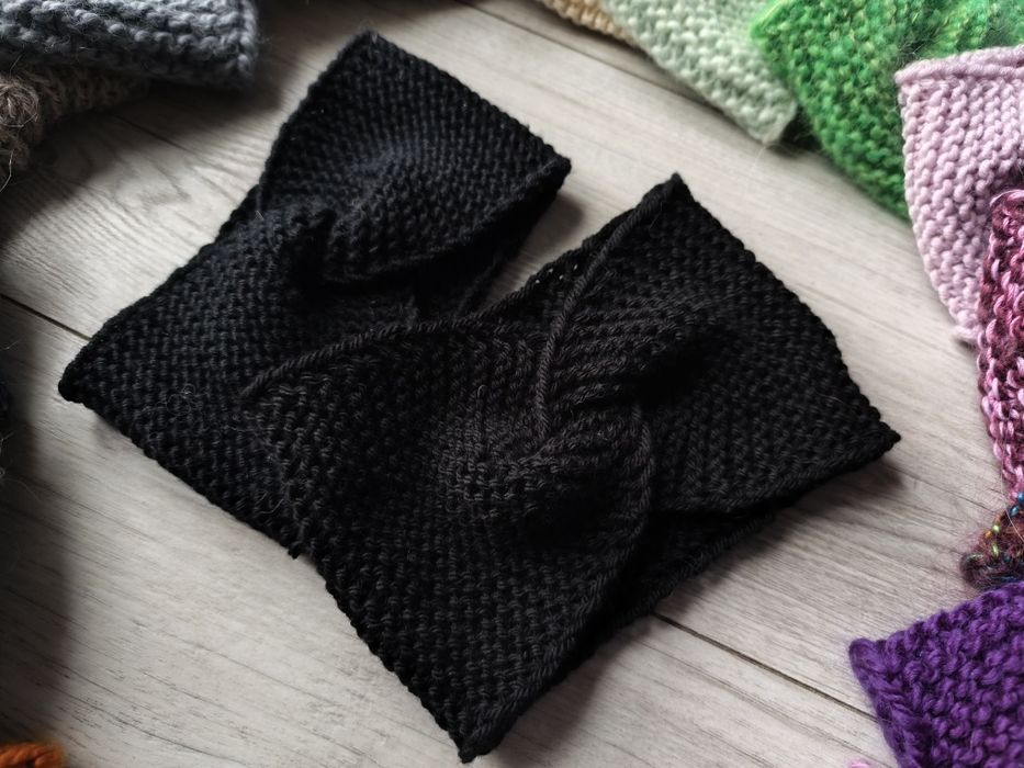 Czarna merynosowe opaska na drutach