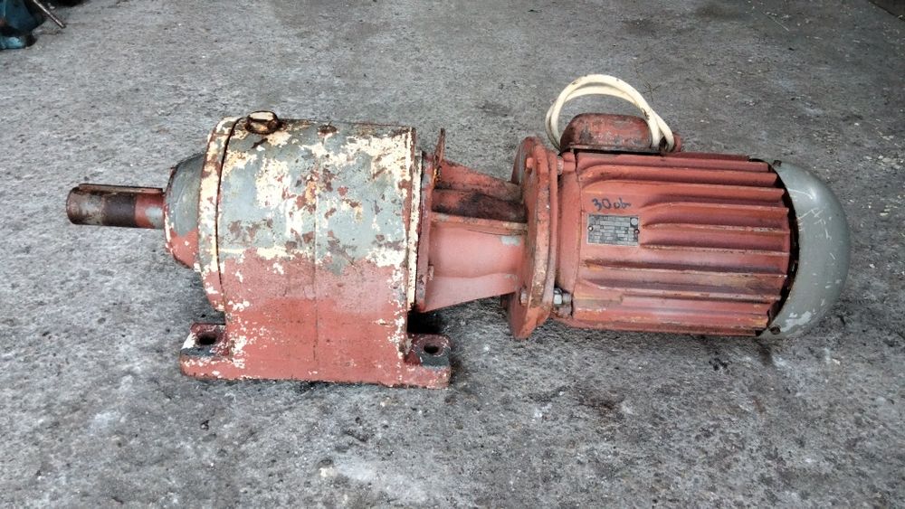 Motoreduktor 2,2 Kw 30obr. Ośka 45mm