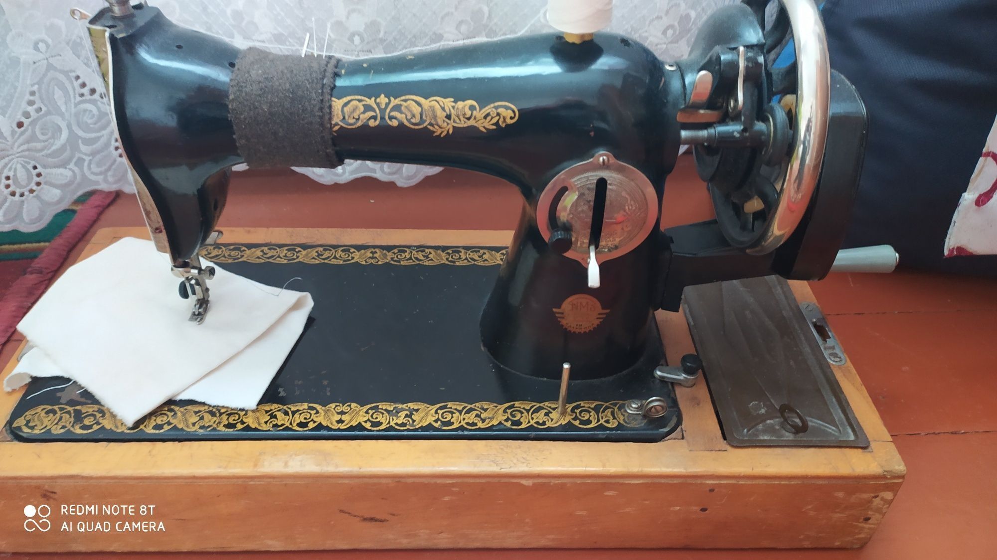Швейная машинка  зі станиною
