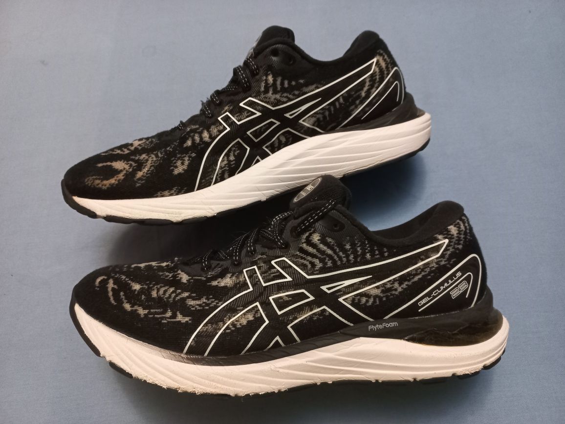 Бігові кросівки ASICS Gel-Cumulus 23. 39,5-40р.стан чудовий,оригінал