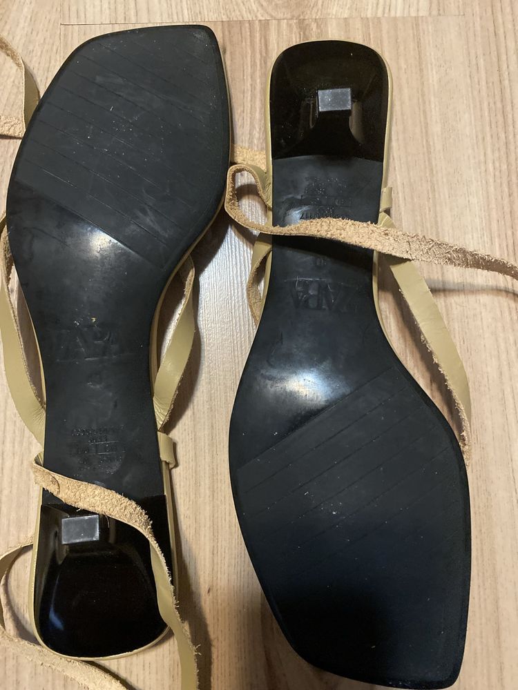 Босоніжки zara нові шкіряні