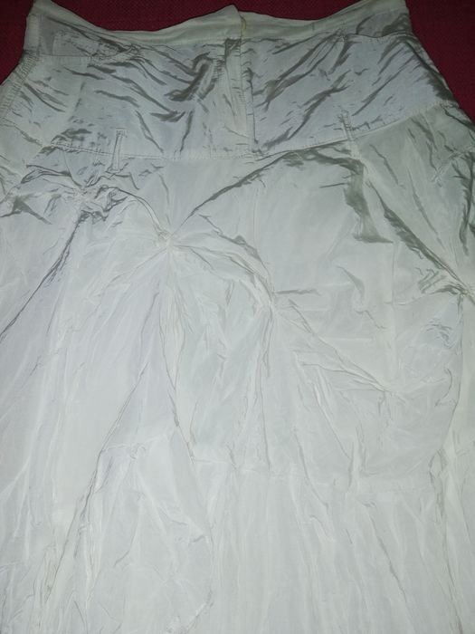 Saia branca com folhos