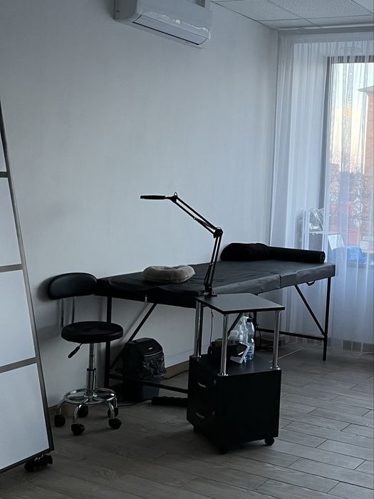 Кушетка, тумбочка, ширма, стілець для ламімейкера / лашмейкера