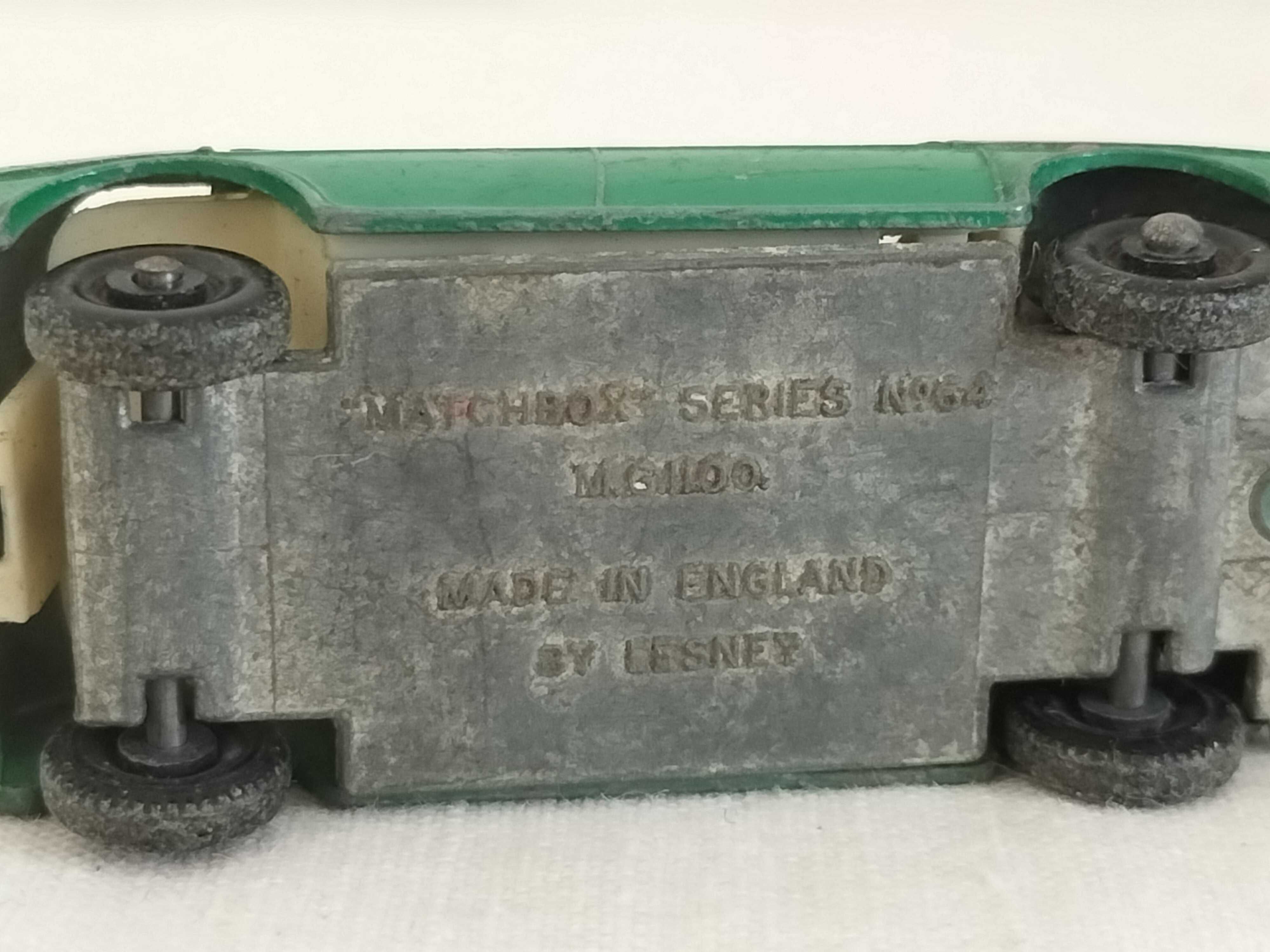 matchbox by lesney z pieskiem Vintage