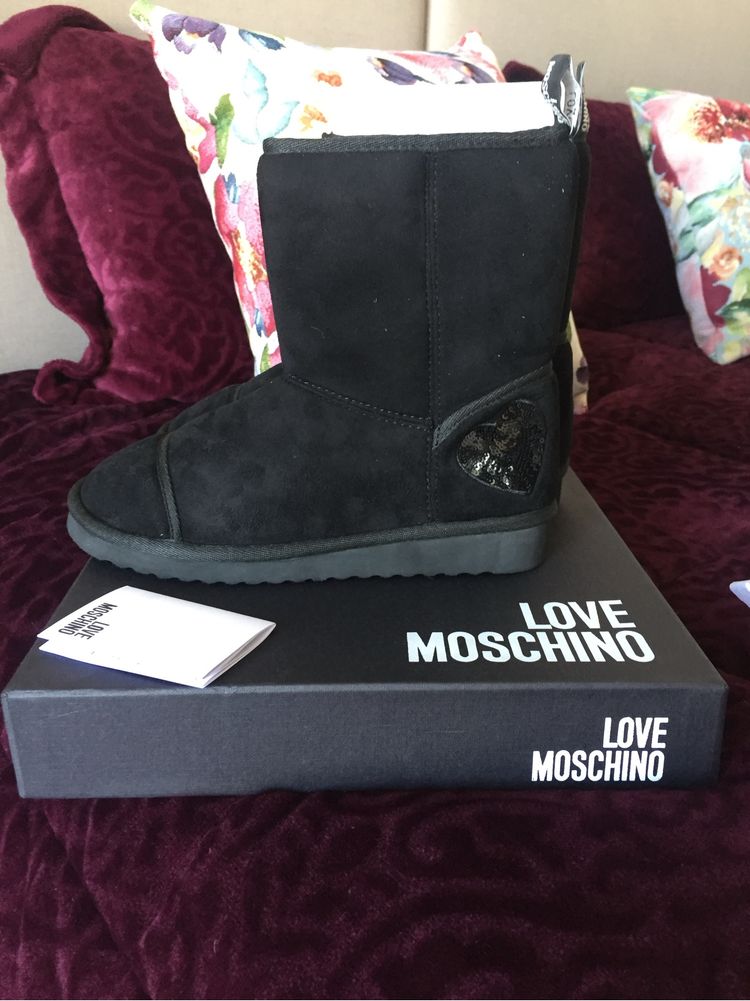 Botim love moschino nova