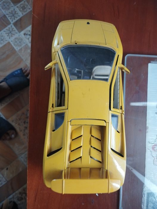 Продам модель машины Lamborghini Diablo (1990) Burago 1:18