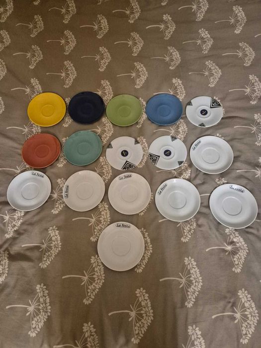 Zestaw 16 talerzyków pod kubek różne firmy