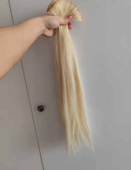 Włosy doczepiane jasny blond syntetyczne trzy taśmy 60 cm 107 g
