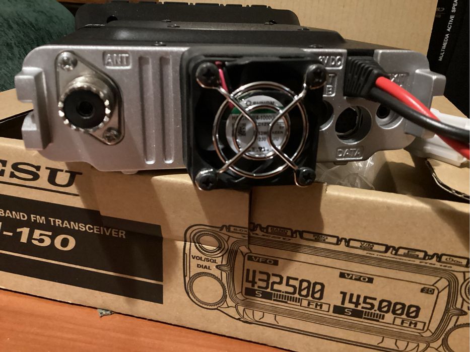 Продам сучасну дводіапазонну УКХ-радіостанцію YAESU  FTM-150Е ASP.
