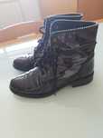 Botas de verniz em pele tamanho 40 da marca sachi