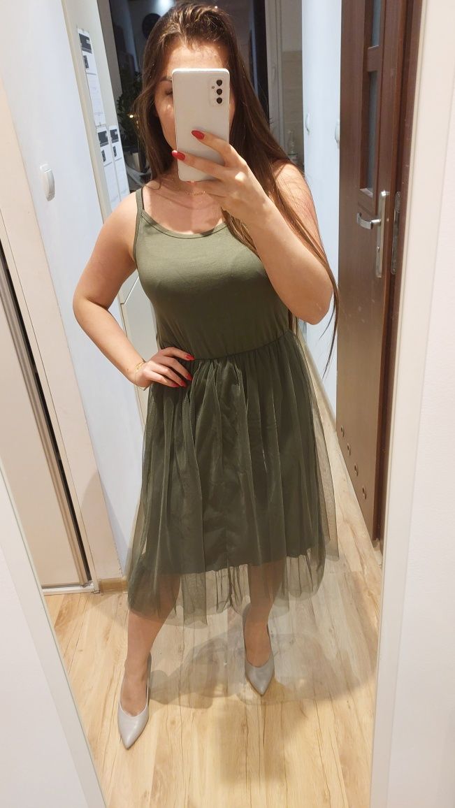 Tiulowa sukienka M L midi