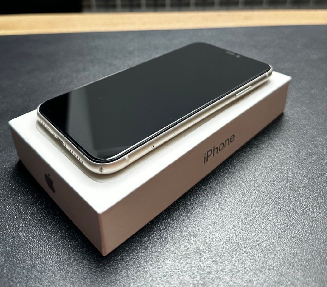iPhone 11 64gb biały