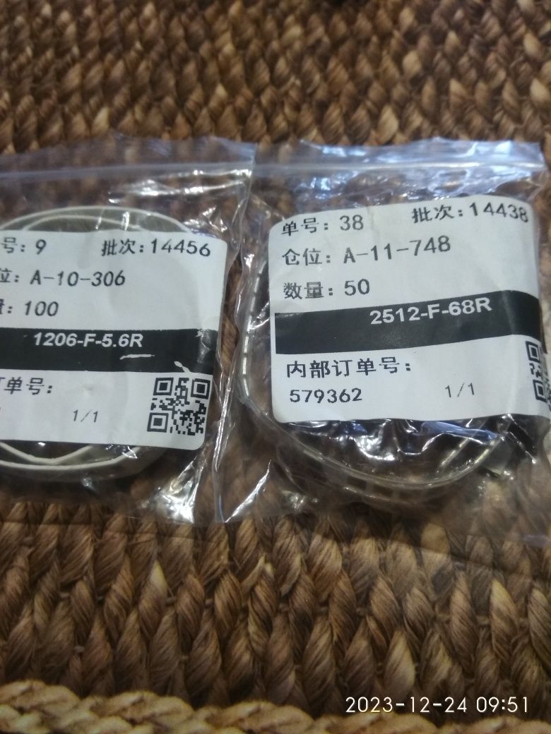 Резистори  1/4 w  і Smd резистори, кнопка smd.