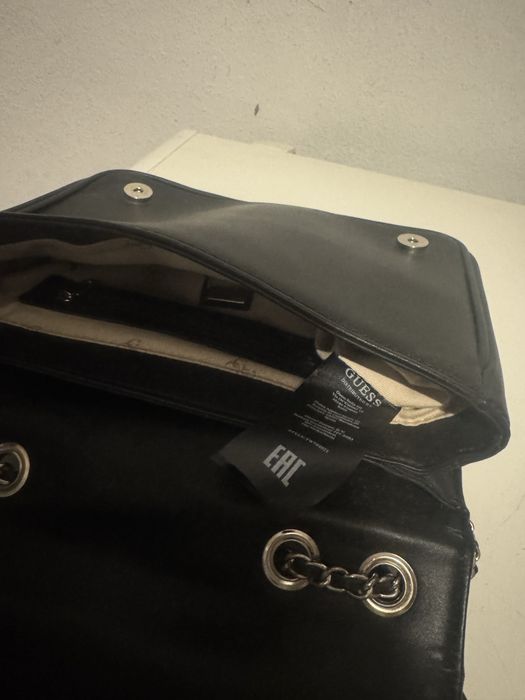 Mala de pele da guess