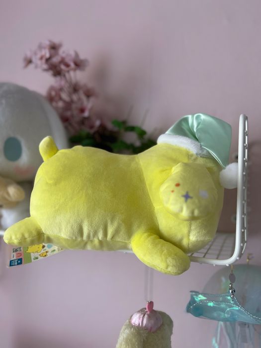 Oryginalny pluszak Pompompurin sleeping FuRyu Sanrio