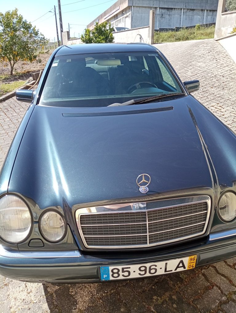 Carro Mercedes-Benz E250