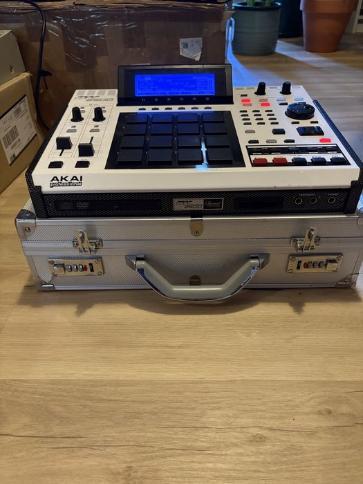 Akai mpc 2500 SE special edition white com  HD prenda: case em metal