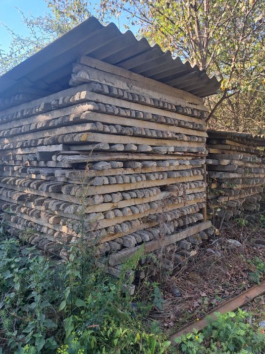 Стовпчики бетонні для огорожі або винограду