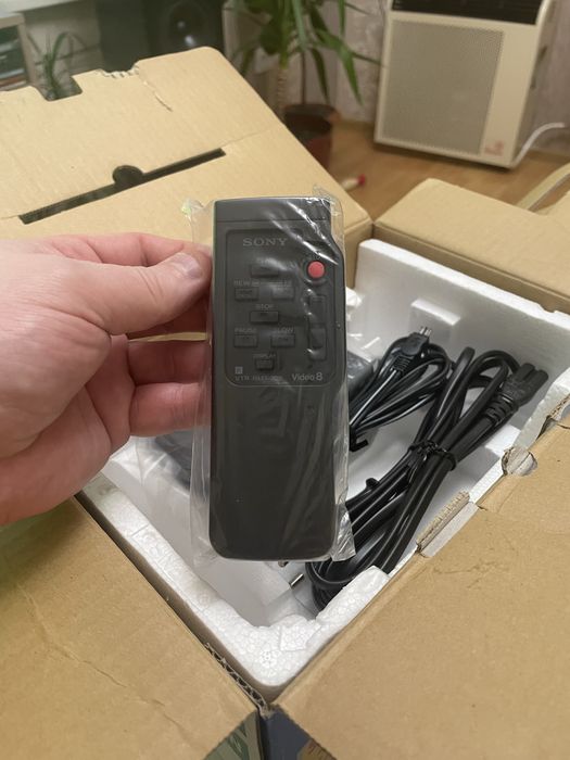 Sony Handycam CCD-TR512E - новая! Коллекционное состояние.