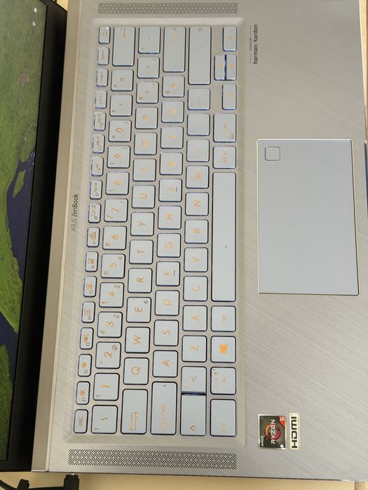 Vendo pc portatil Asus Zen boock  ryzen 5 , disc Ssd 476 Gb